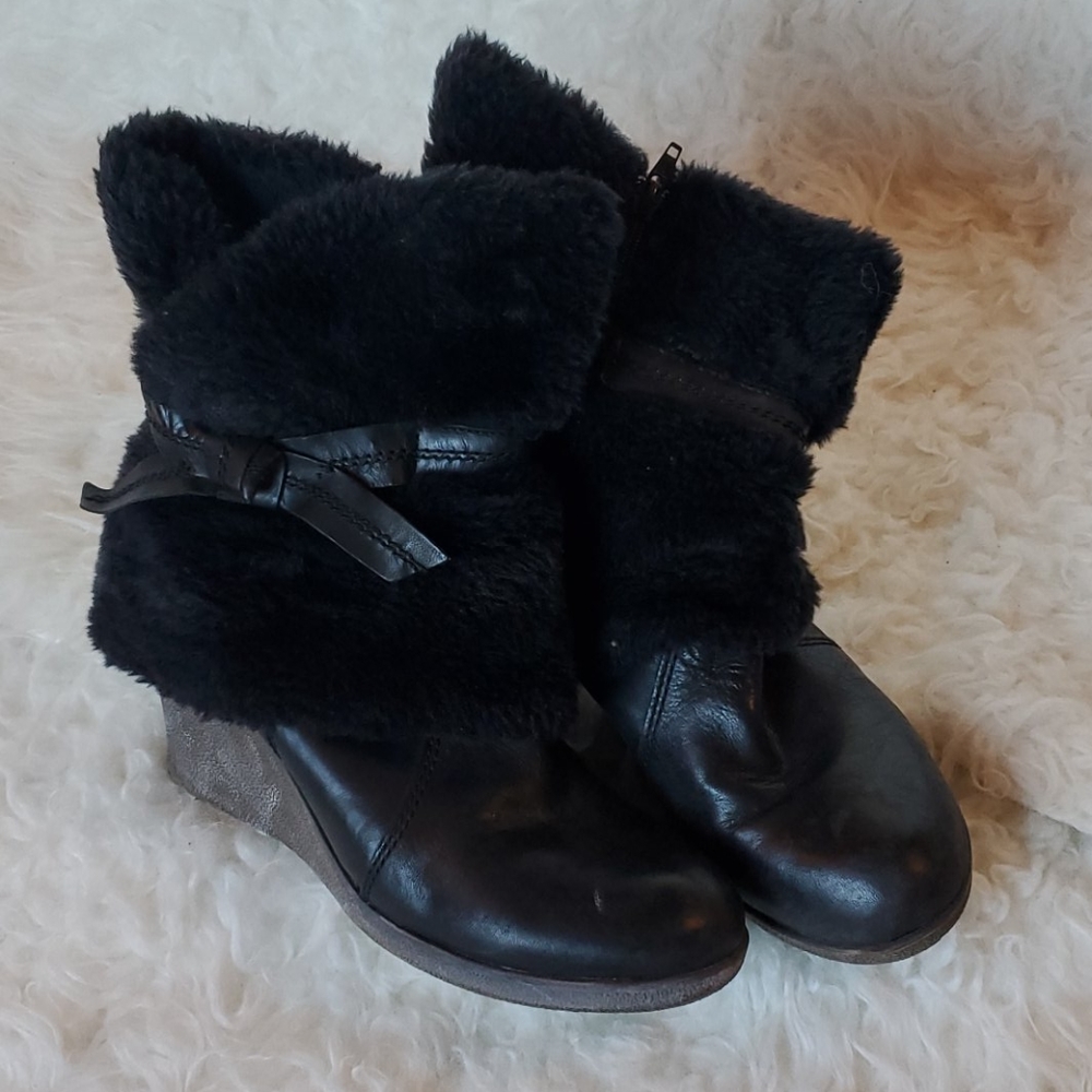 Baretraps Black Leather Fur Wedge Bootie